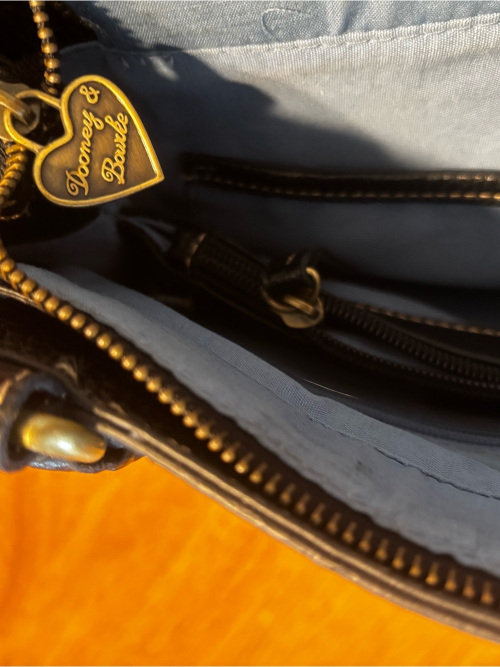 Vintage Dooney & Bourke Black and Cream Logo Shoulder Bag - Picture 6 of 8